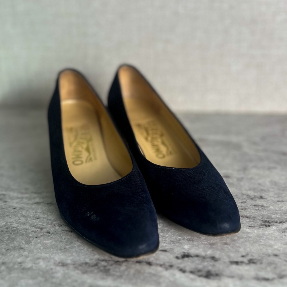 Salvatore Ferragamo Navy Suede Kitten Heels SZ 6 - Picture 3 of 8